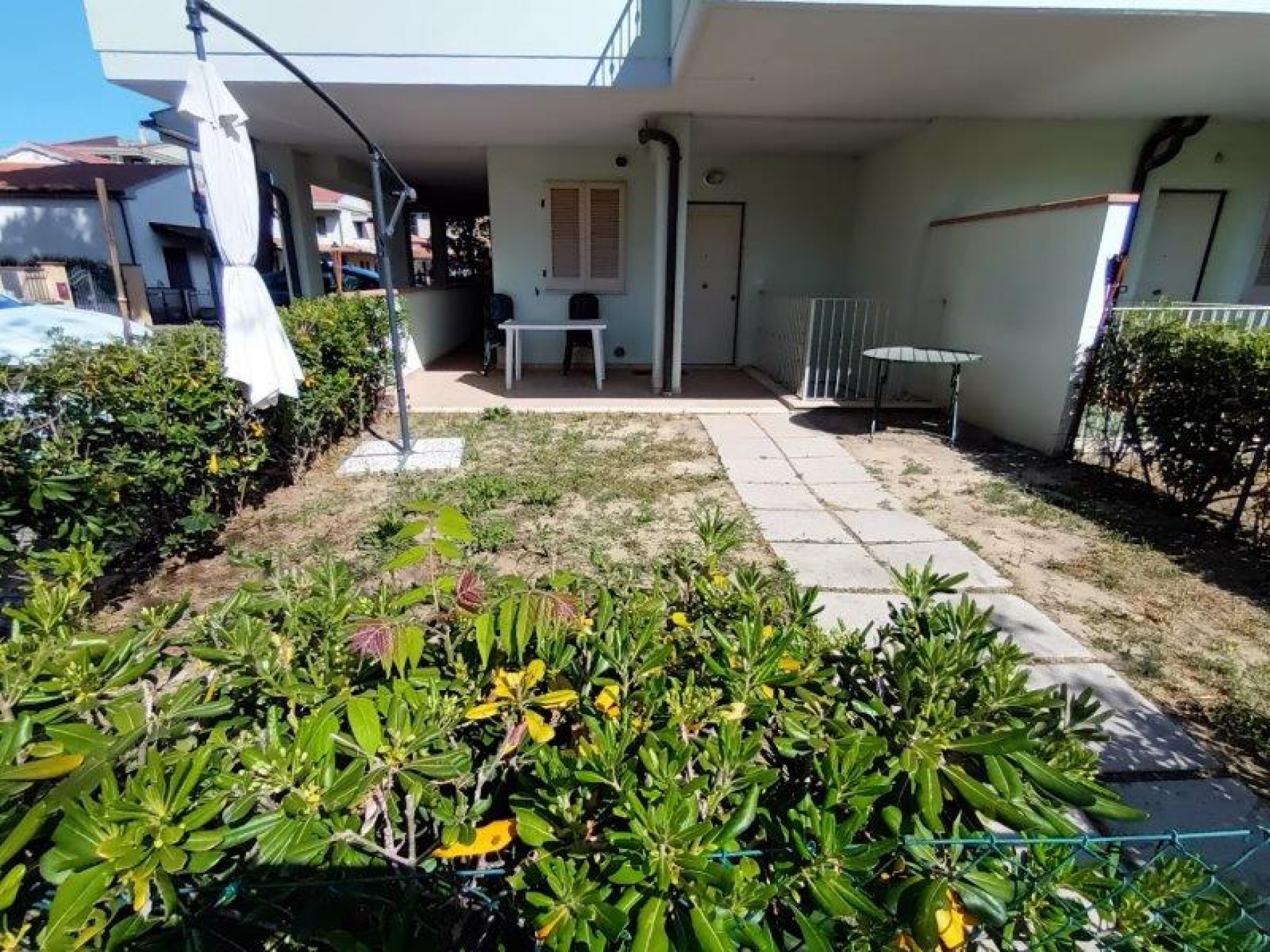 APPARTAMENTO CON GIARDINO RIF. 208