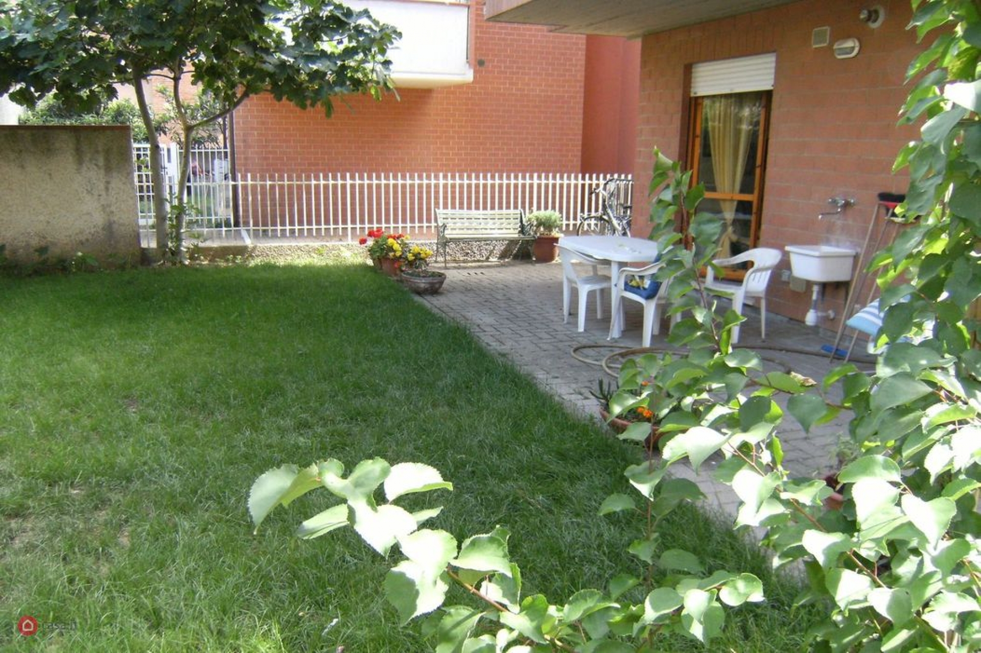 BILOCALE CON GIARDINO RIF. 202 — foto 2