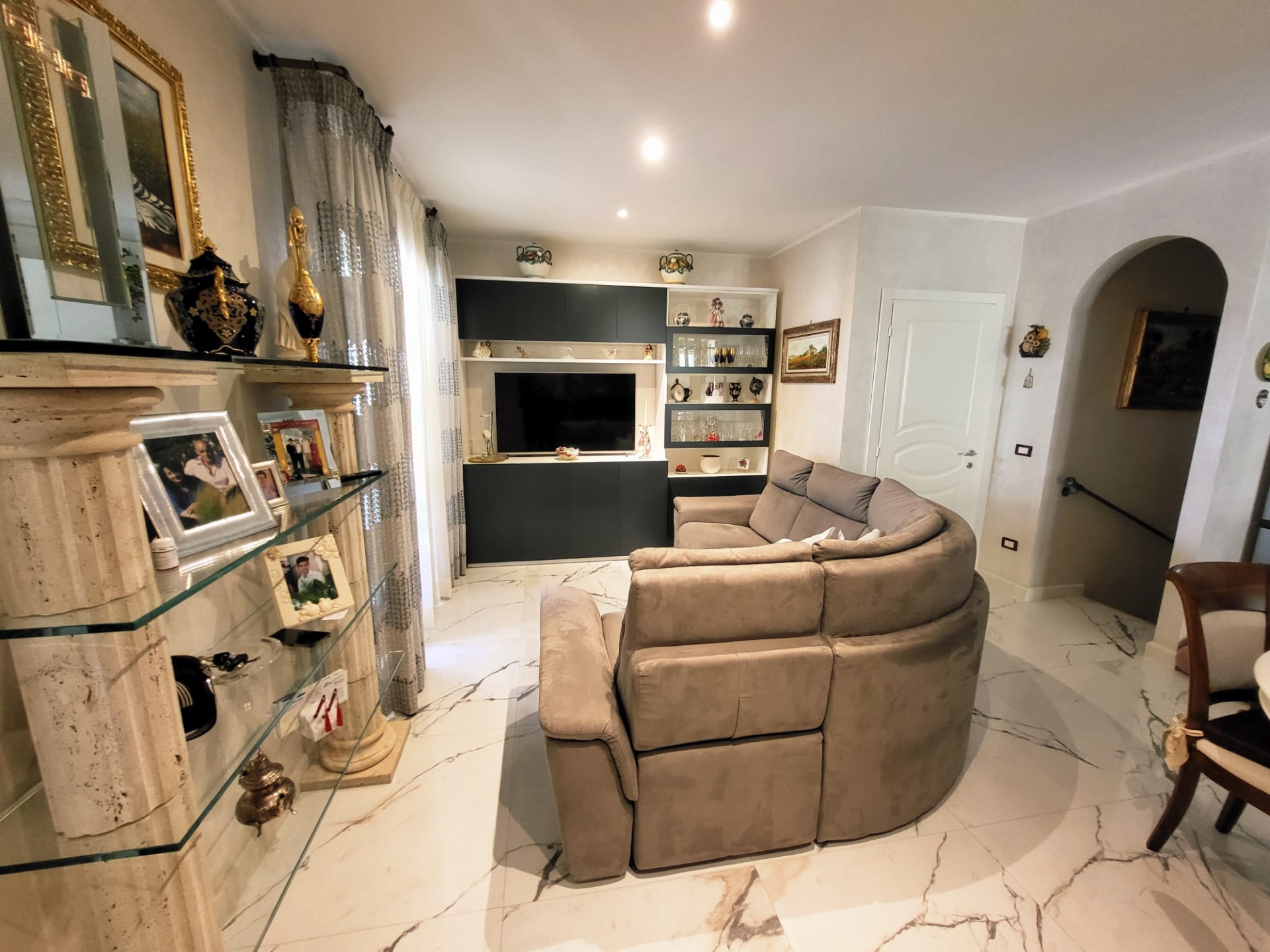 Elegante Appartamento con Giardino Privato e Finiture di Pregio — foto 18