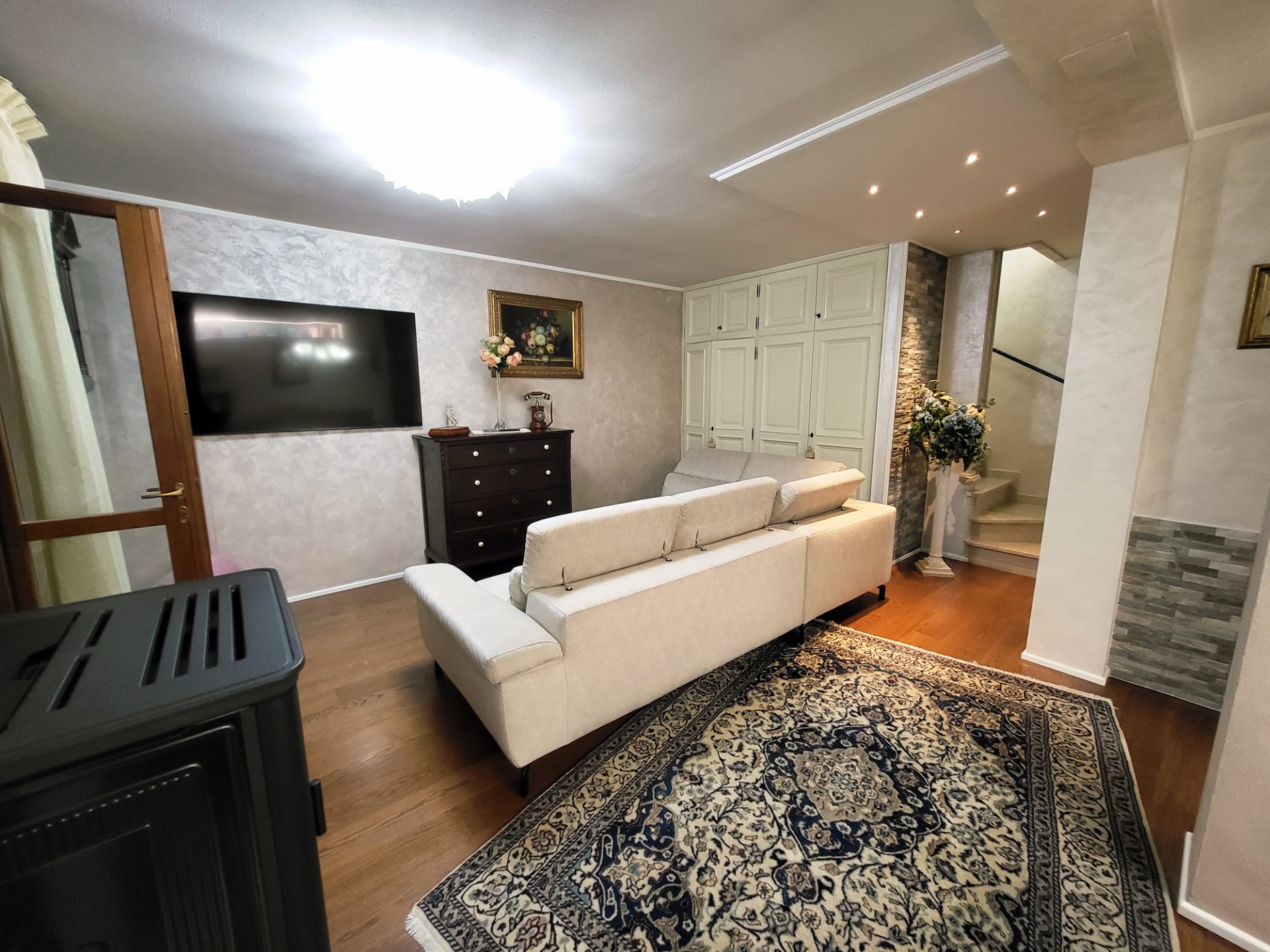 Elegante Appartamento con Giardino Privato e Finiture di Pregio — foto 5